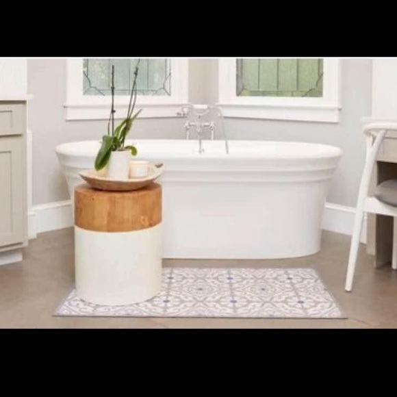 Italian Rug - Picture 2 of 7